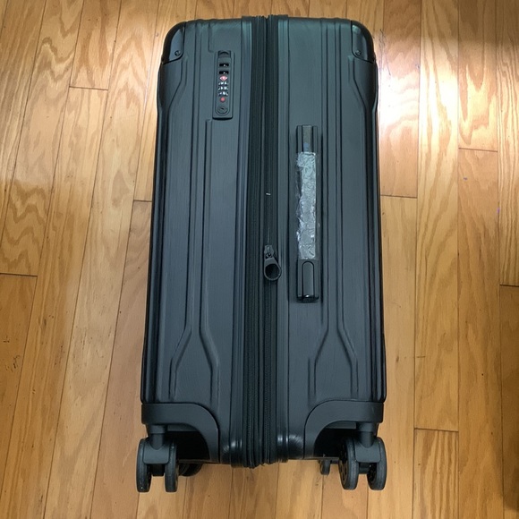 Traveler’s Choice Black Hard-case 24” Suitcase - Picture 7 of 17